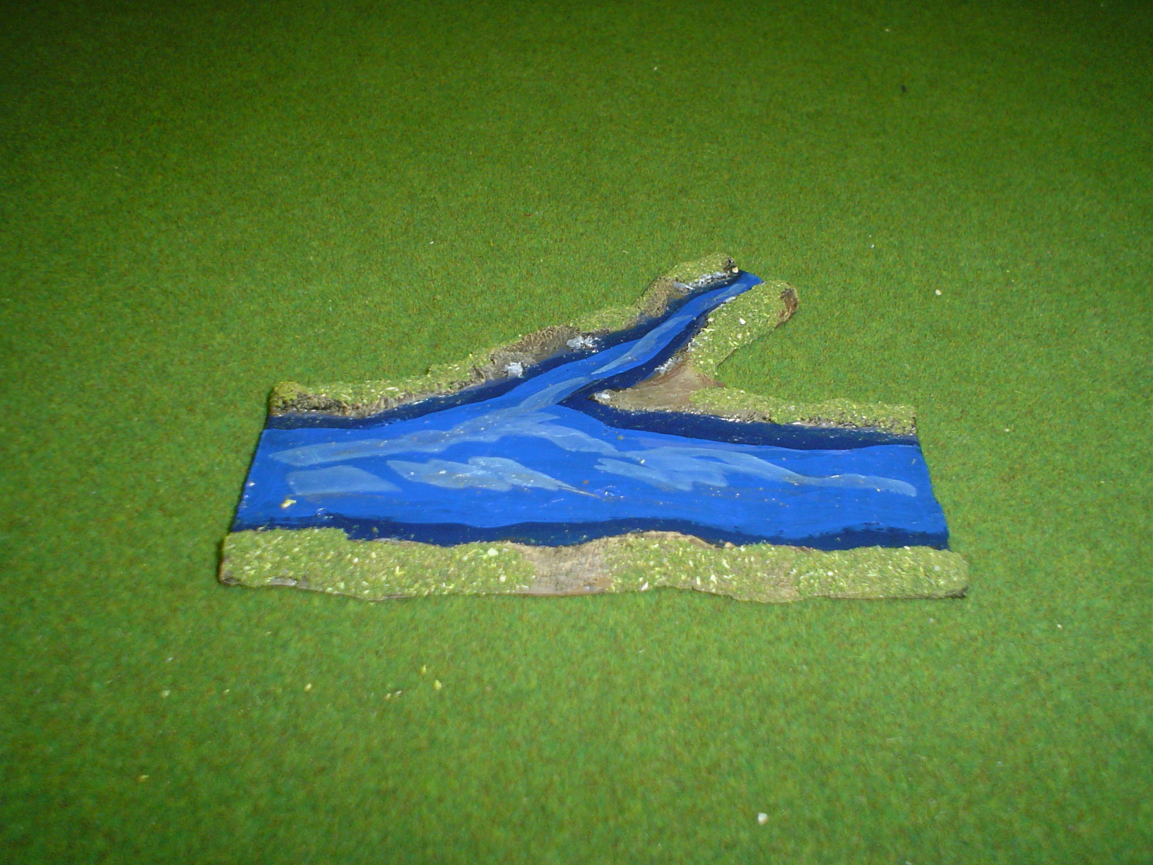 FIUME: SEZIONE CON IMMISSIONE RUSCELLO AFFLUENTE