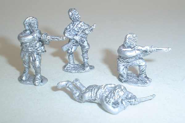 L 03 CAVALIERI SAVARI SMONTATI (4 fig in pose diverse)